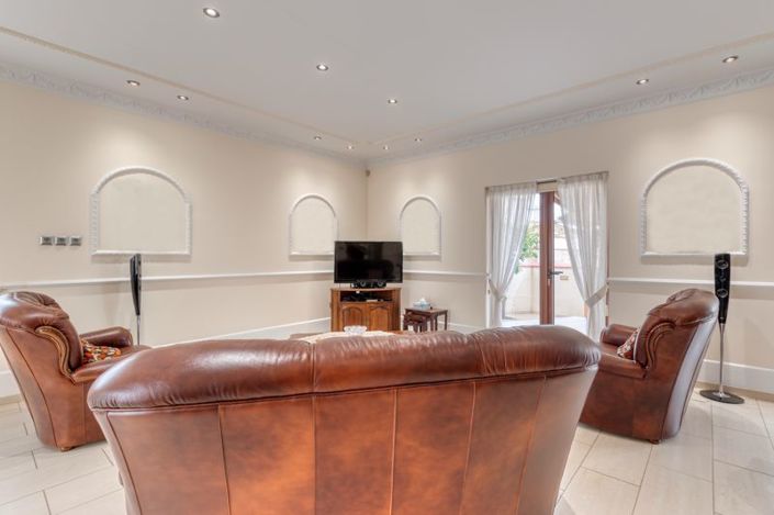 Image No.5-3 Bed Villa for sale