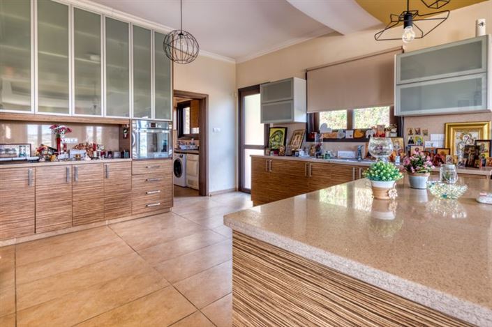 Image No.10-4 Bed Villa for sale