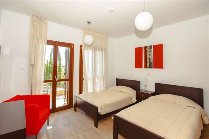 Image No.21-9 Bed Property for sale