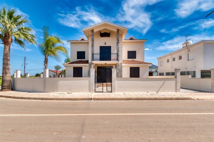 Image No.40-6 Bed Villa for sale