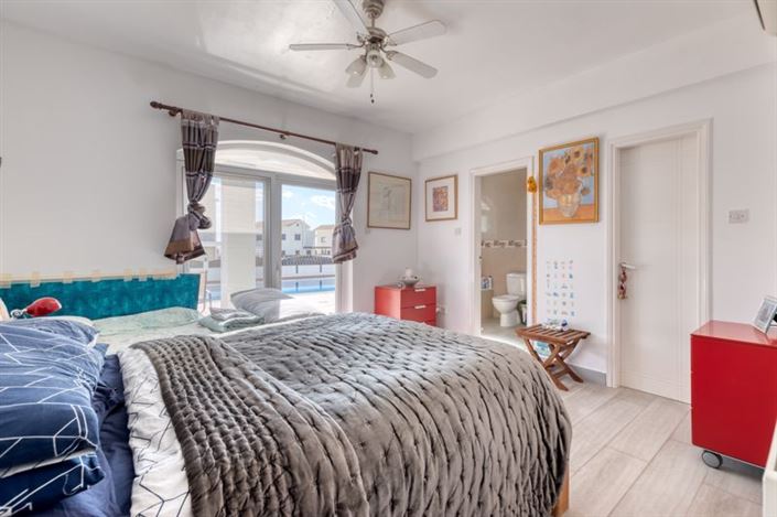 Image No.14-4 Bed Bungalow for sale