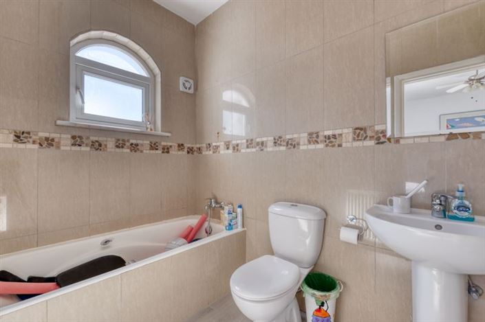 Image No.15-4 Bed Bungalow for sale