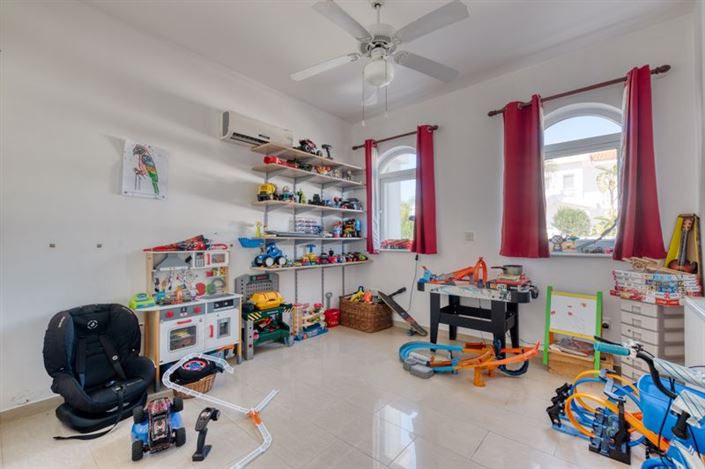 Image No.19-4 Bed Bungalow for sale