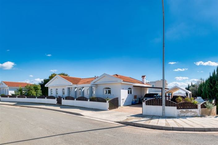 Image No.22-4 Bed Bungalow for sale