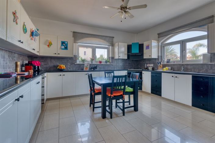 Image No.6-4 Bed Bungalow for sale