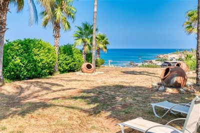 sea-view-from-garden