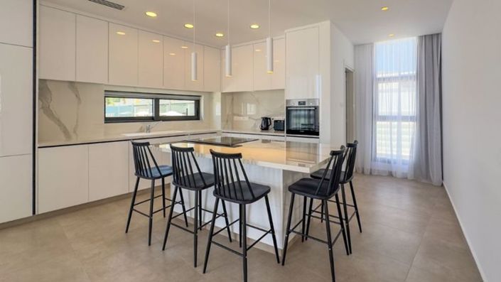 Image No.8-4 Bed Villa for sale