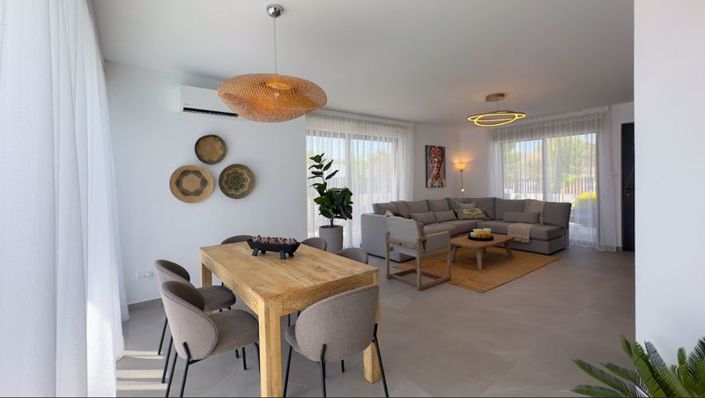 Image No.8-3 Bed Villa for sale