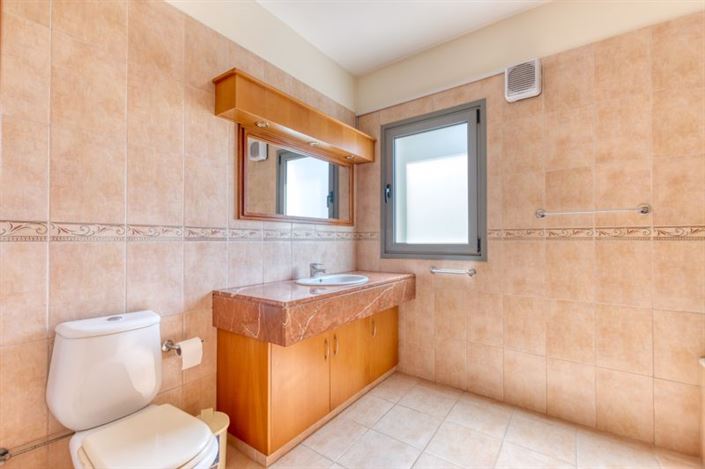 Image No.15-2 Bed Villa for sale