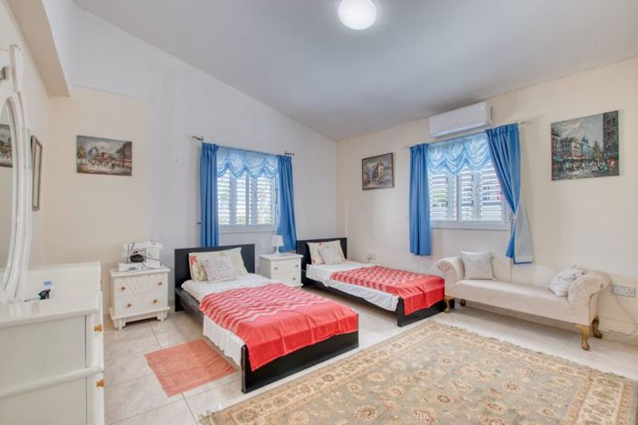 Image No.17-4 Bed Bungalow for sale