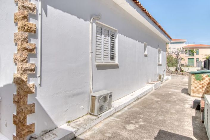 Image No.25-4 Bed Bungalow for sale