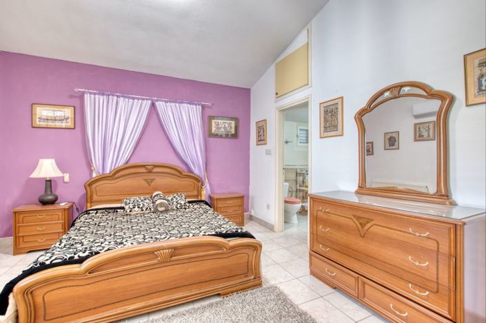 Image No.10-4 Bed Bungalow for sale