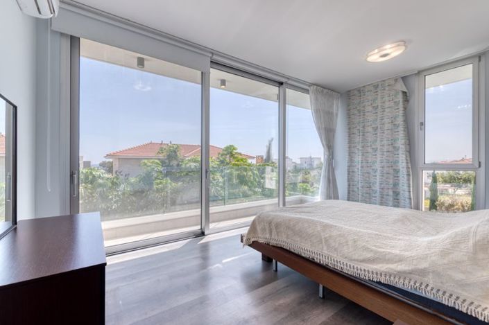 Image No.12-6 Bed Villa for sale