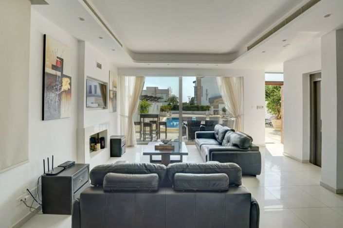 Image No.3-5 Bed Villa for sale