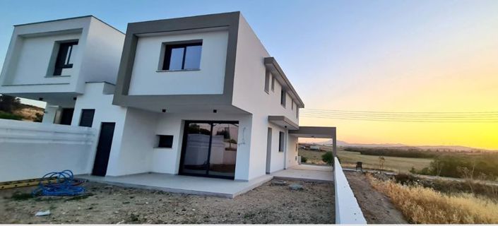 Image No.1-3 Bed Villa for sale