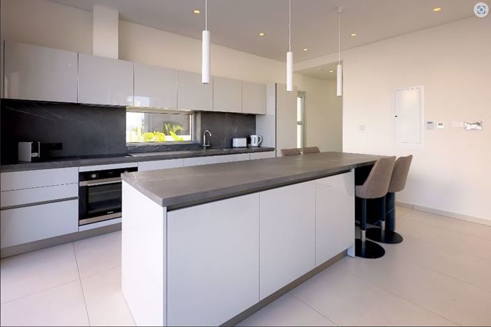 Image No.9-4 Bed Villa for sale