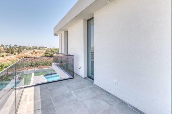 Image No.10-4 Bed Villa for sale