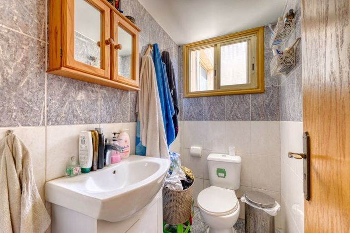 Image No.11-6 Bed Commercial for sale