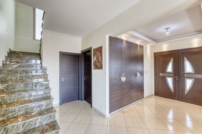 Image No.9-7 Bed Villa for sale