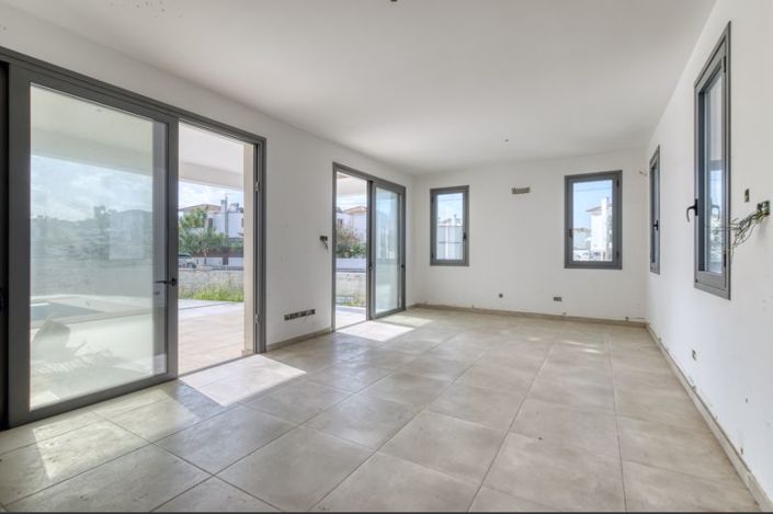 Image No.6-3 Bed Villa for sale