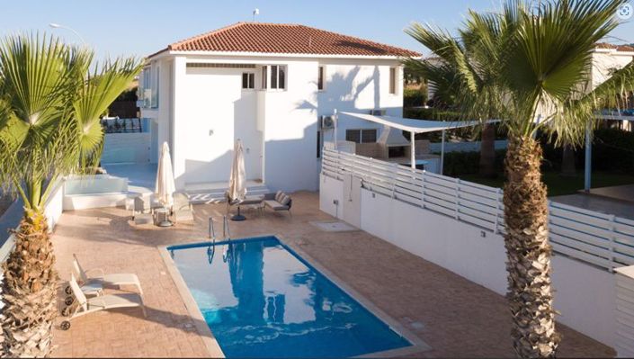 Image No.2-3 Bed Villa for sale