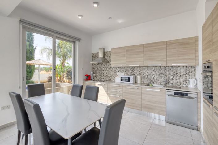 Image No.8-3 Bed Villa for sale