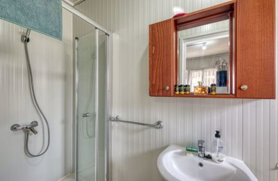 outbuliding-bathroom