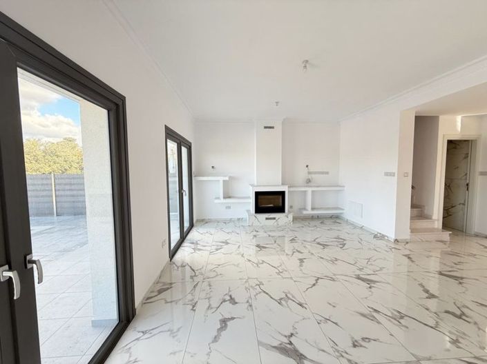 Image No.9-3 Bed Villa for sale