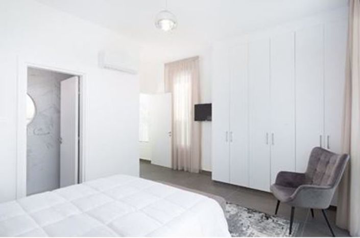 Image No.6-5 Bed Villa for sale