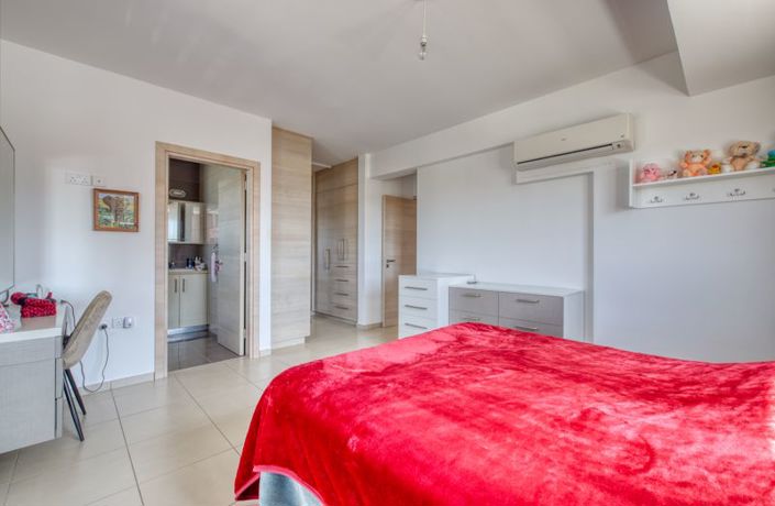 Image No.12-3 Bed Apartment for sale