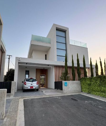 Image No.1-3 Bed Villa for sale