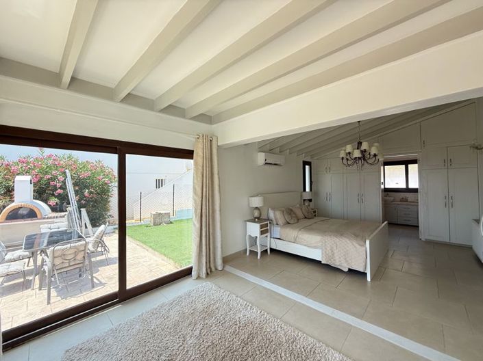 Image No.26-4 Bed Bungalow for sale