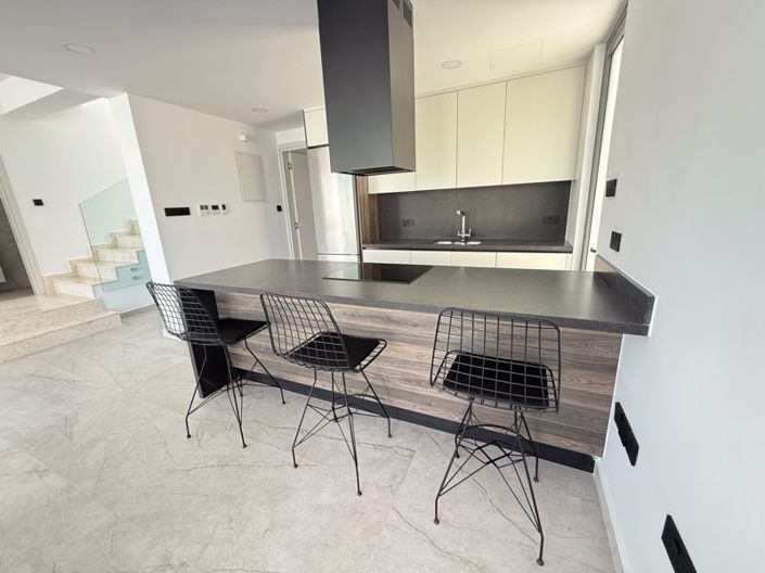 Image No.7-3 Bed Villa for sale