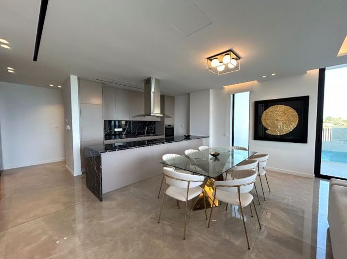 Image No.6-4 Bed Villa for sale