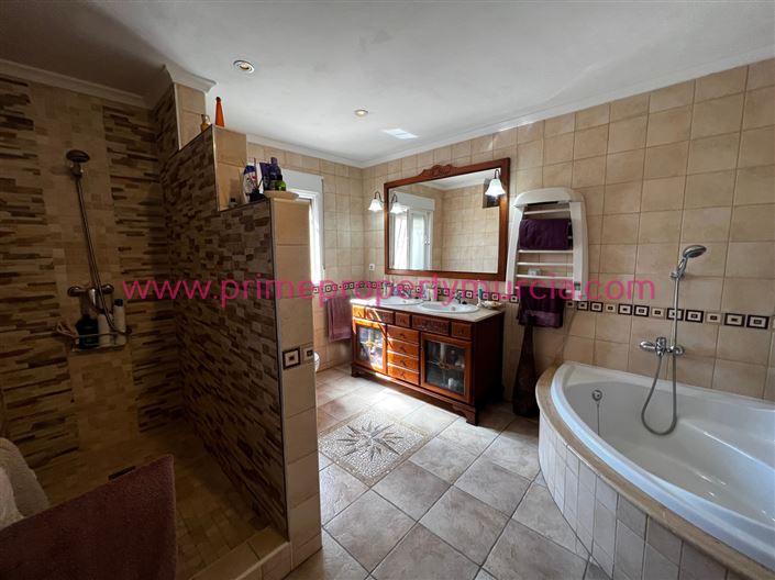 Image No.20-5 Bed Country House for sale