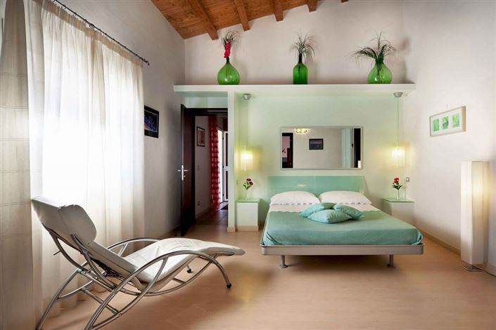 Image No.20-12 Bed Country House for sale