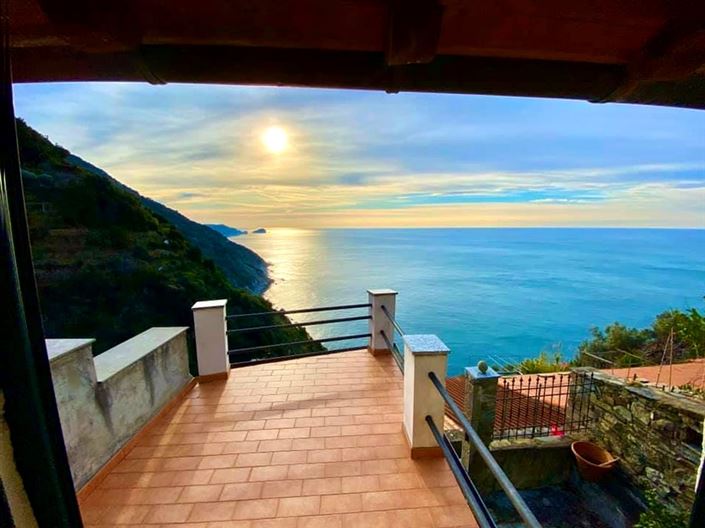 Image No.8-2 Bed House for sale