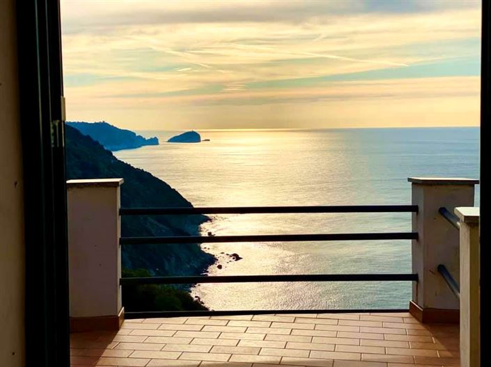 Image No.9-2 Bed House for sale