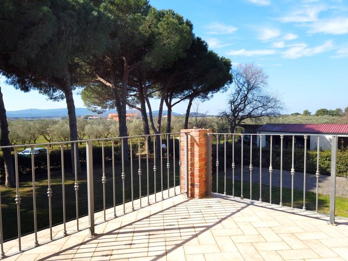 Image No.11-8 Bed Farmhouse for sale