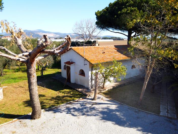 Image No.14-8 Bed Farmhouse for sale