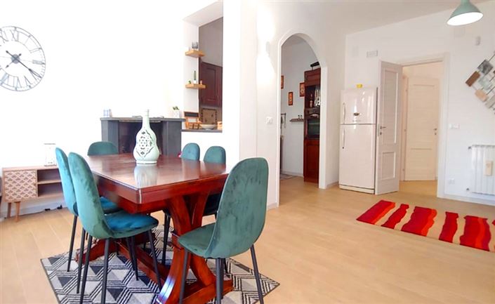 Image No.1-4 Bed House for sale