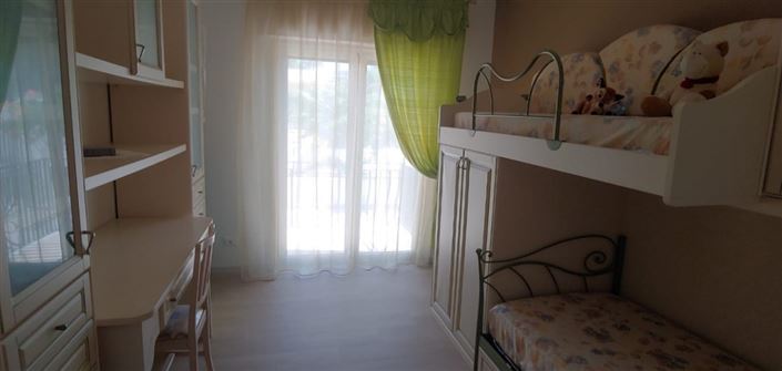 Image No.15-4 Bed House for sale