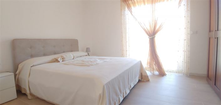 Image No.17-4 Bed House for sale