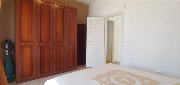 Image No.18-4 Bed House for sale