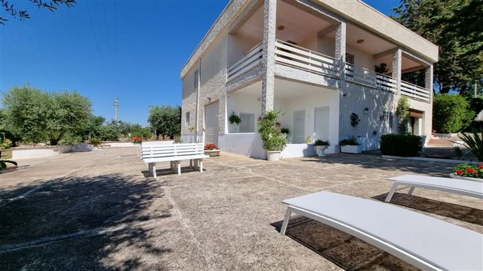 Image No.2-4 Bed House for sale