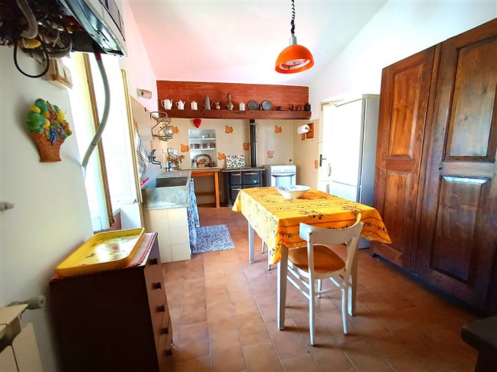 Image No.16-6 Bed House for sale