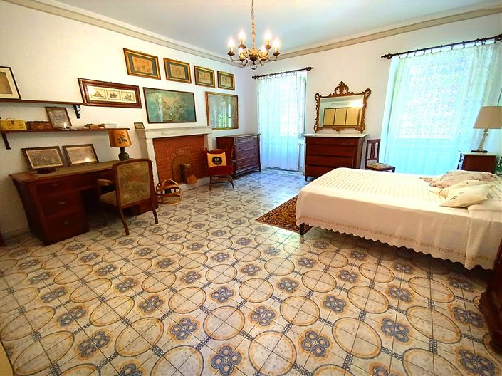 Image No.17-6 Bed House for sale