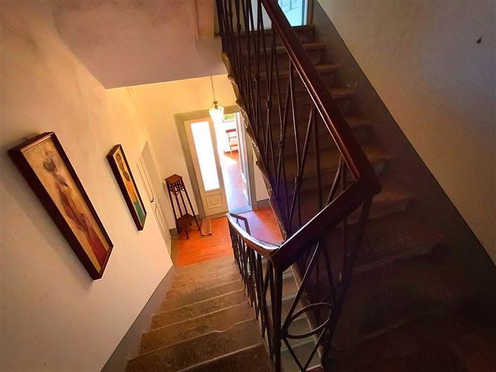 Image No.24-6 Bed House for sale