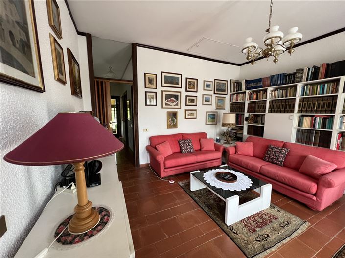 Image No.26-5 Bed House for sale