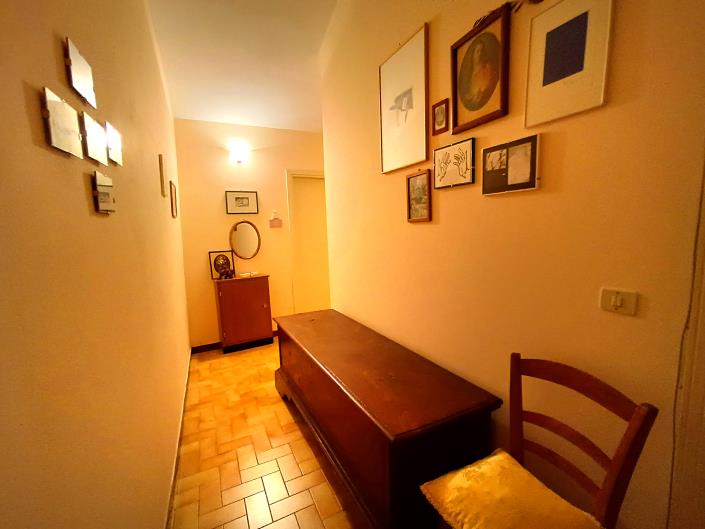 Image No.20-6 Bed House for sale